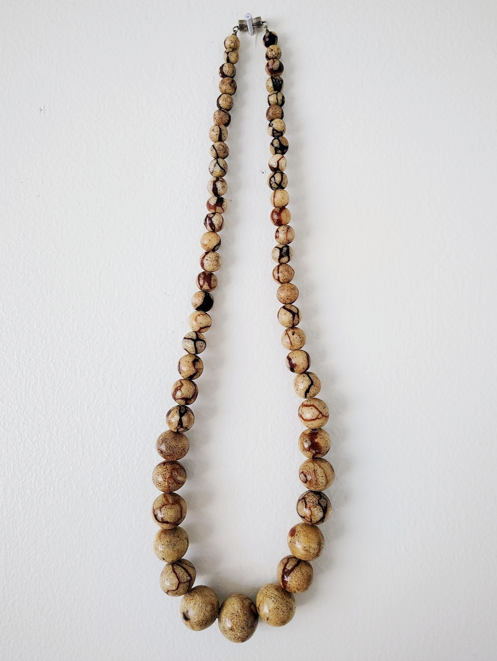 Rare Vintage Tiger Coral Graduated Beaded Necklace with Twist Clasp